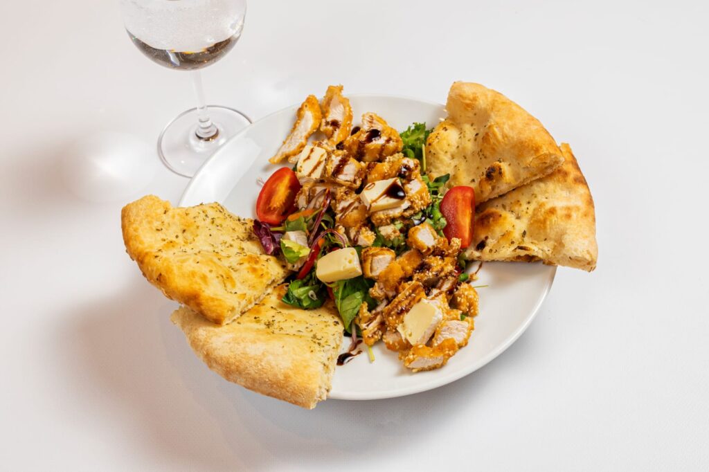 salata cu pui crispy